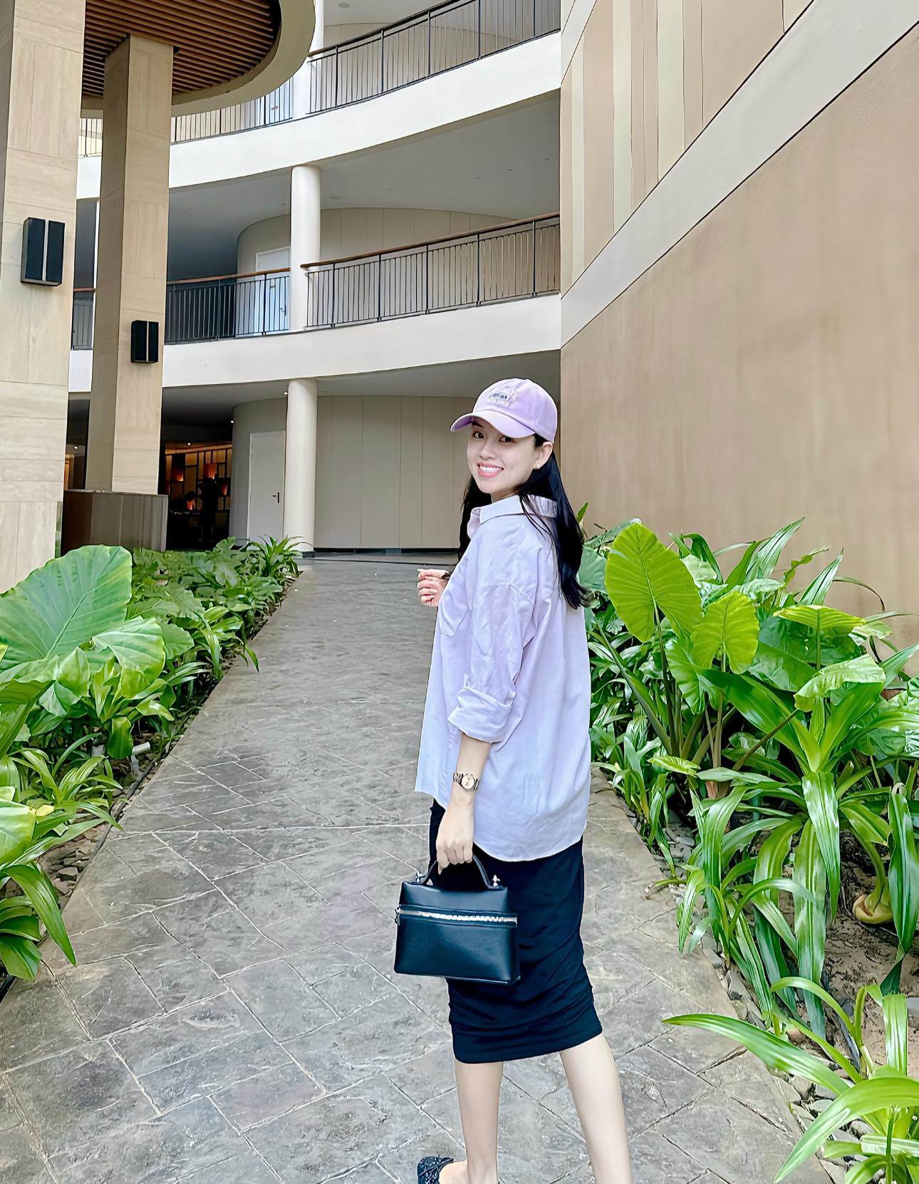 Ly Kute ngày xưa bụng bầu lên chùa ở ẩn, giờ mang thai lần 2 nhìn cách tận hưởng là biết lấy đúng người - 4