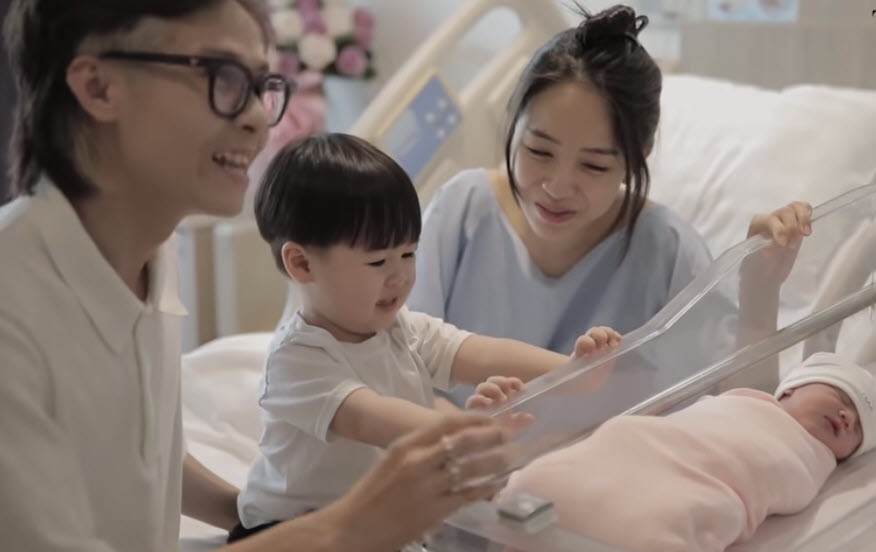 Mang thai lần đầu ở tuổi 20, ba lần đi đẻ của ái nữ nhà Minh Nhựa có gì đặc biệt? - 10