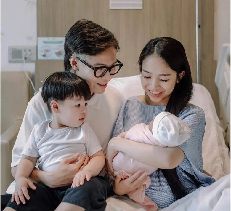 Mang thai lần đầu ở tuổi 20, ba lần đi đẻ của ái nữ nhà Minh Nhựa có gì đặc biệt? - 11