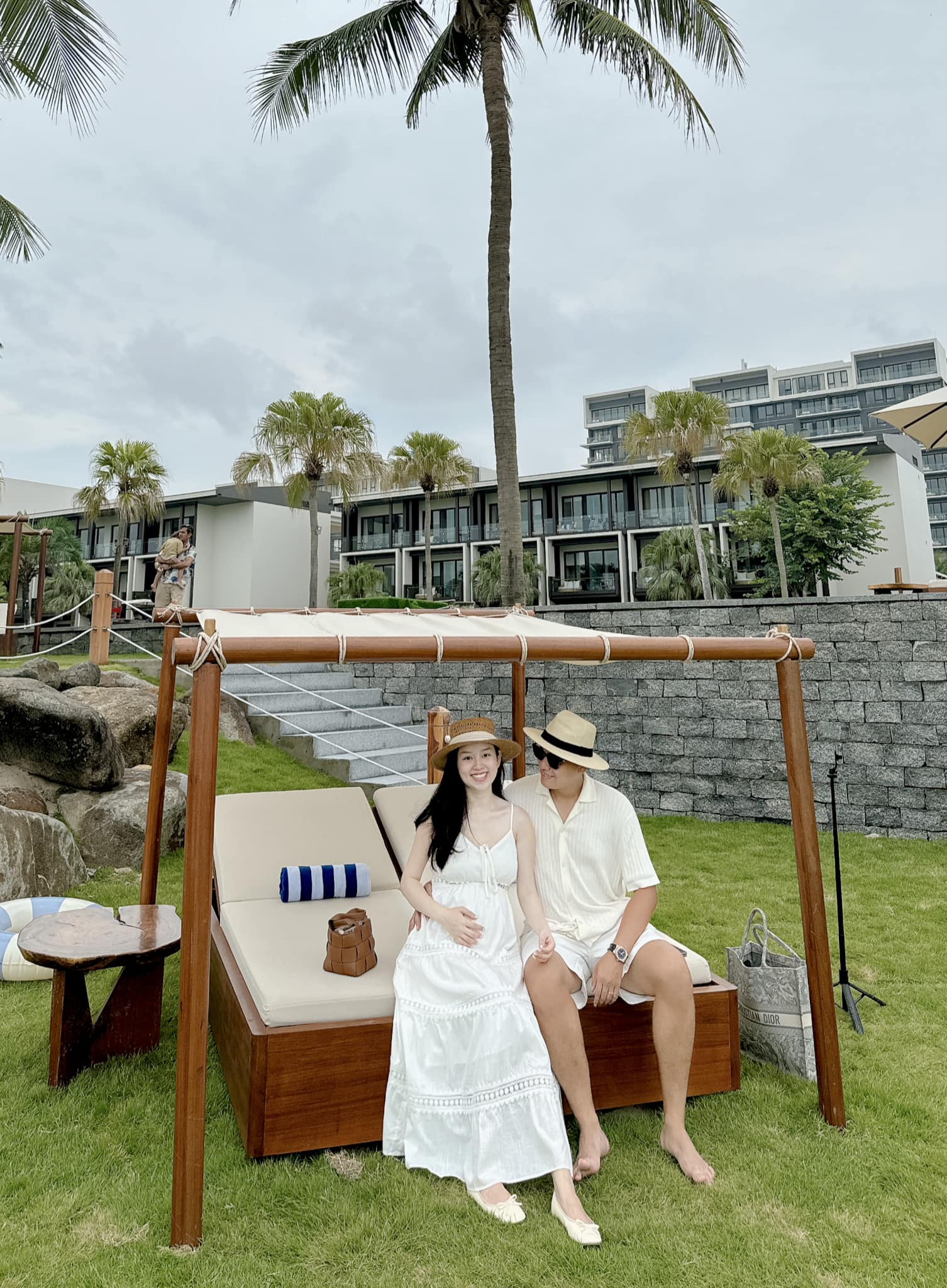 Ly Kute mang thai lần 2 không phải lo sắm đồ cho con, cư dân mạng nhìn hình dự đoán luôn em bé giống bố - 6