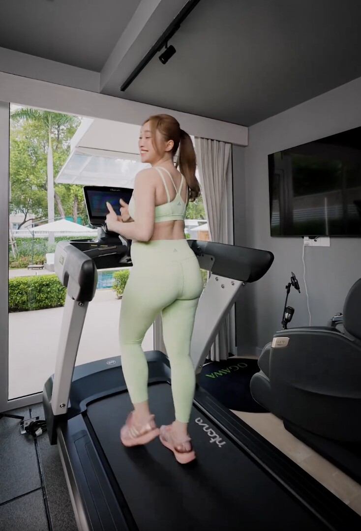 Mang thai kiểu nhà giàu như vợ Chi Bảo: Sống trong biệt thự triệu đô, thuê huấn luyện viên riêng để tập gym mỗi ngày - 2